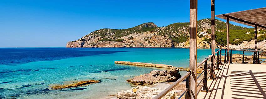 Die Playa de Camp de Mar im Süden Mallorcas