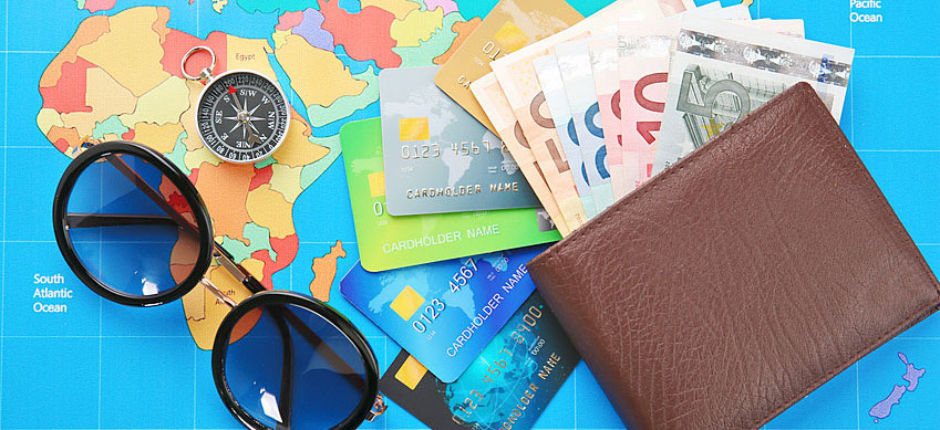 Mit Bargeld oder Kreditkarte auf große Reise? 