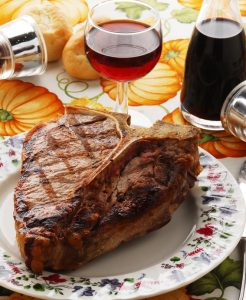 Steak-Liebhaber probieren in der Toskana unbedingt ein saftiges Bistecca Fiorentina