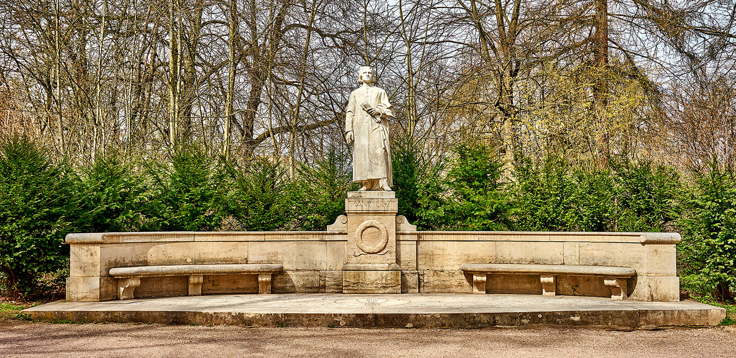 Liszt-Statue