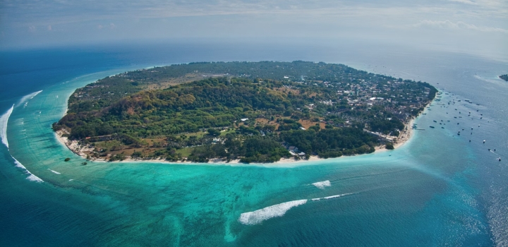 Gili Trawangan vor der türkisblauen Küste Balis.